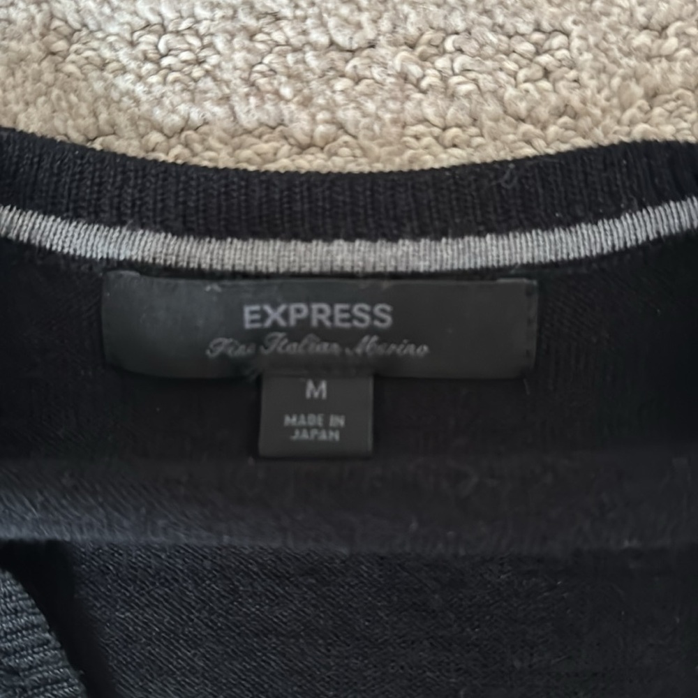 Express men’s v-neck merino wool sweater - Picture 2 of 3